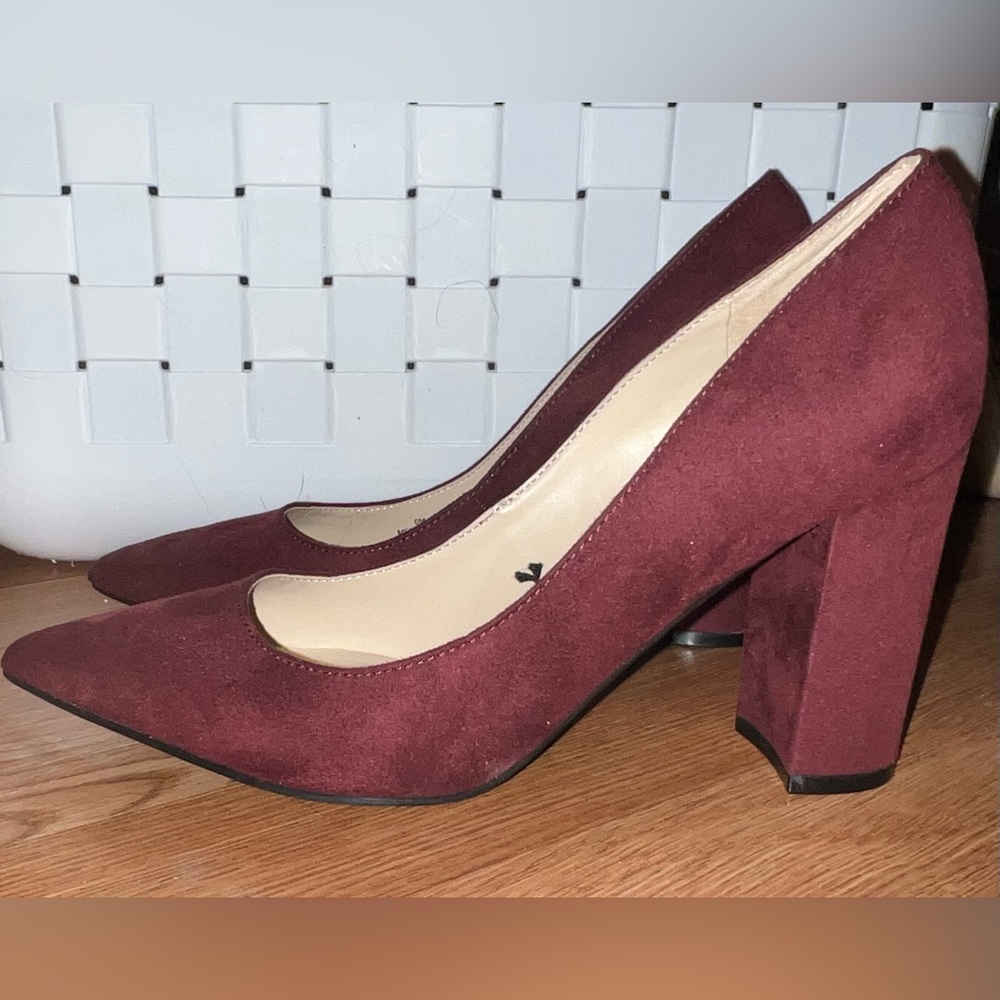 Marc Fisher Maroon Suede Pump / Viviene Style / Block Heel / Size 6M